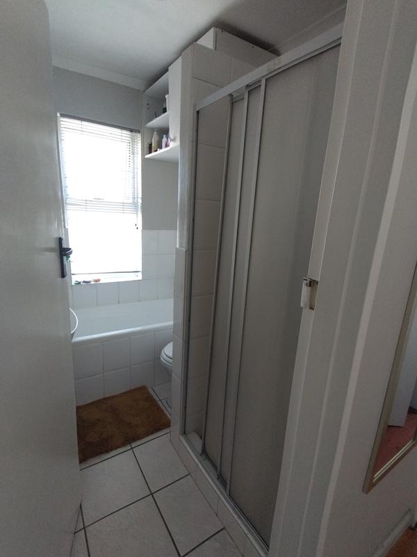 2 Bedroom Property for Sale in Vredekloof East Western Cape